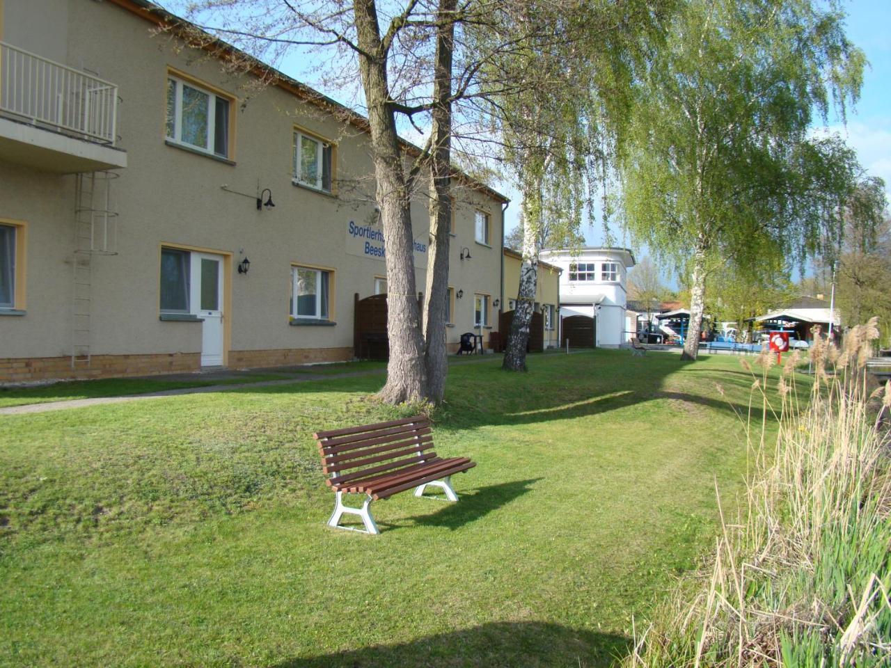 Boootshaus - Am Spreeufer Hotell Beeskow Exteriör bild