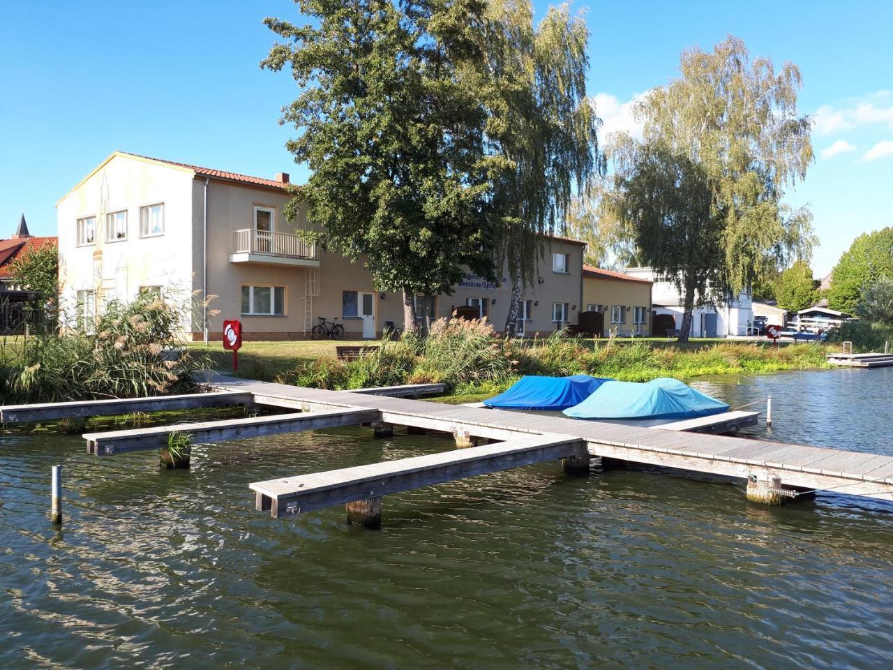 Boootshaus - Am Spreeufer Hotell Beeskow Exteriör bild